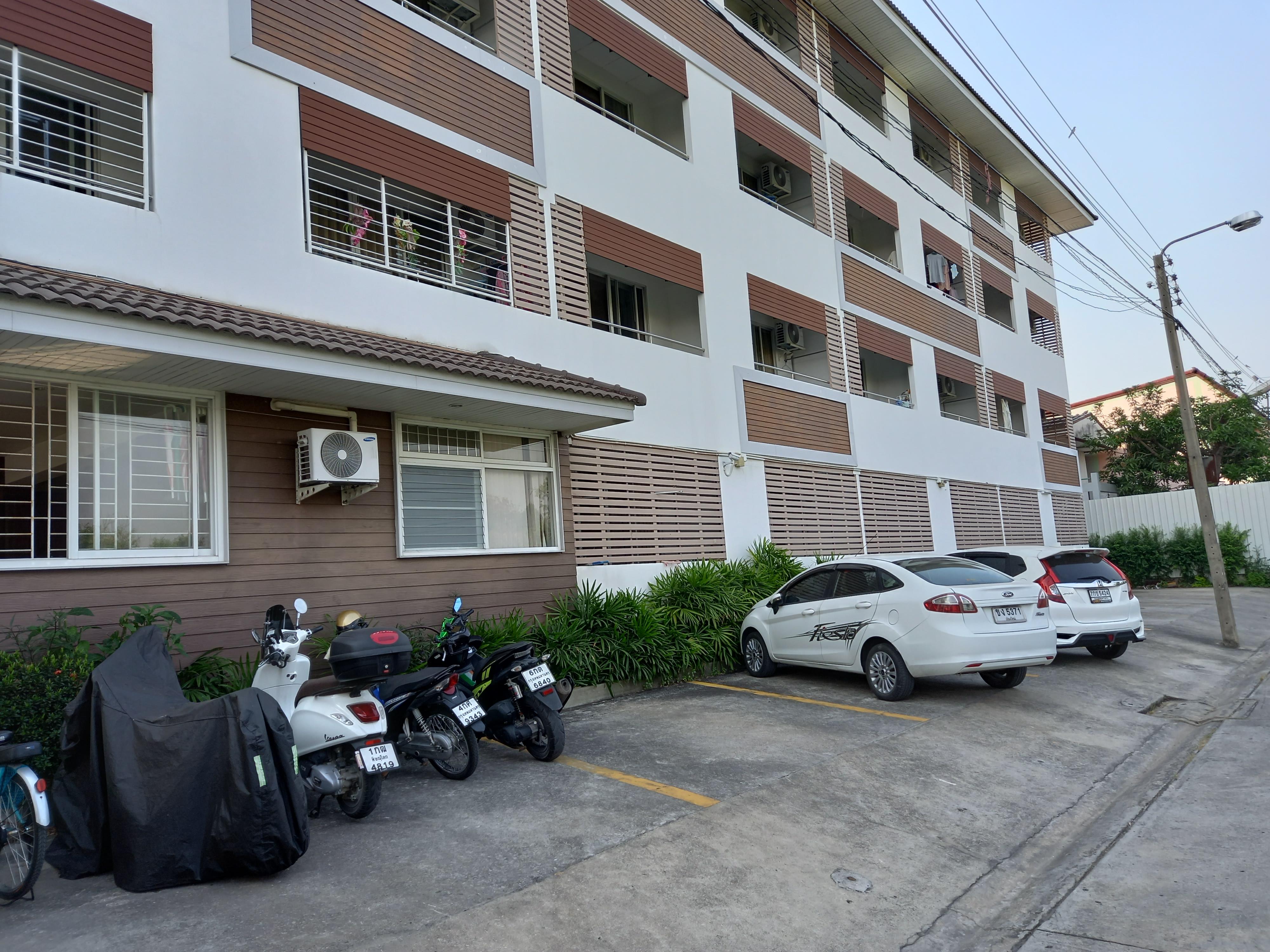 Ruan Plaisoi Apartment Бангкок Экстерьер фото