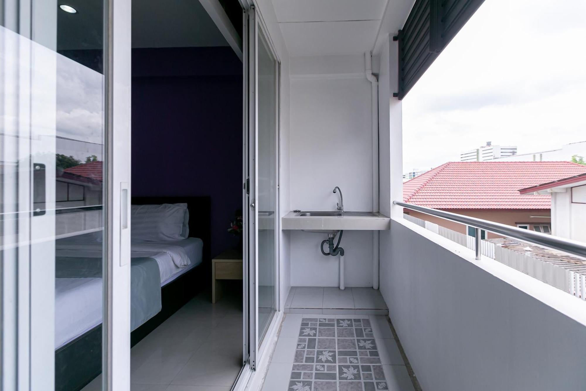 Ruan Plaisoi Apartment Бангкок Экстерьер фото