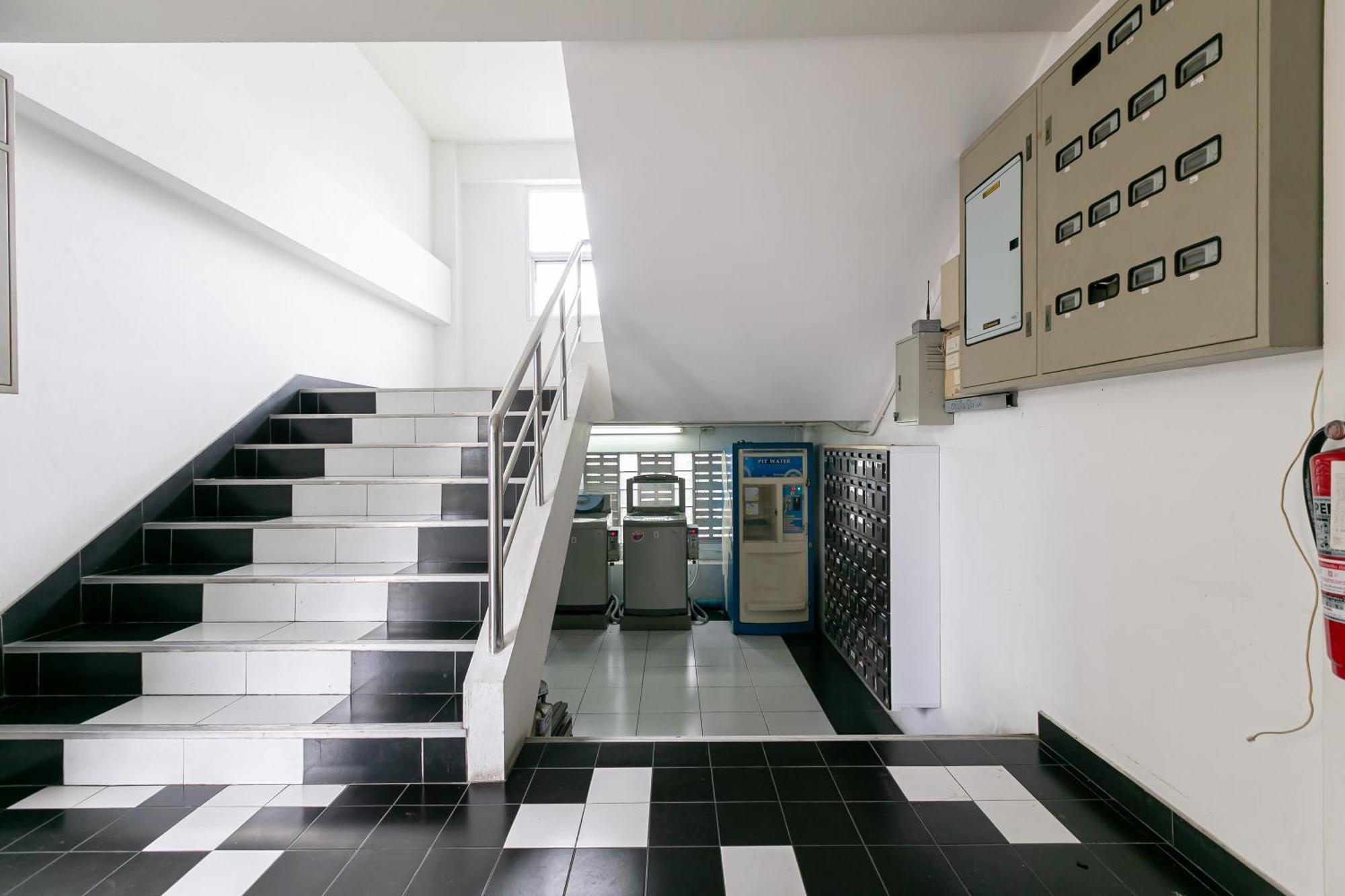Ruan Plaisoi Apartment Бангкок Экстерьер фото