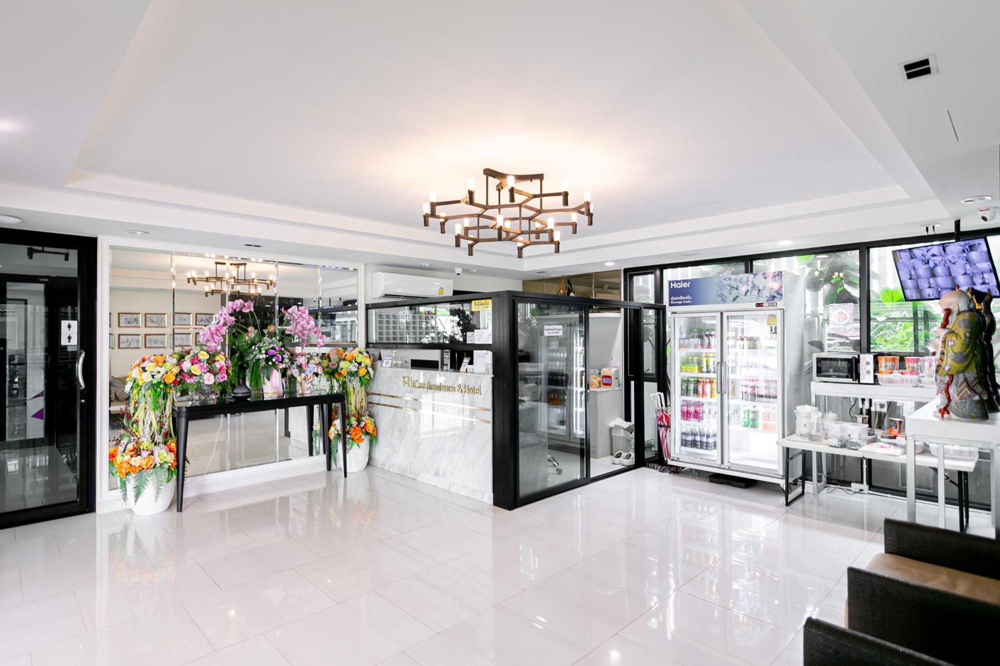 Ruan Plaisoi Apartment Бангкок Экстерьер фото