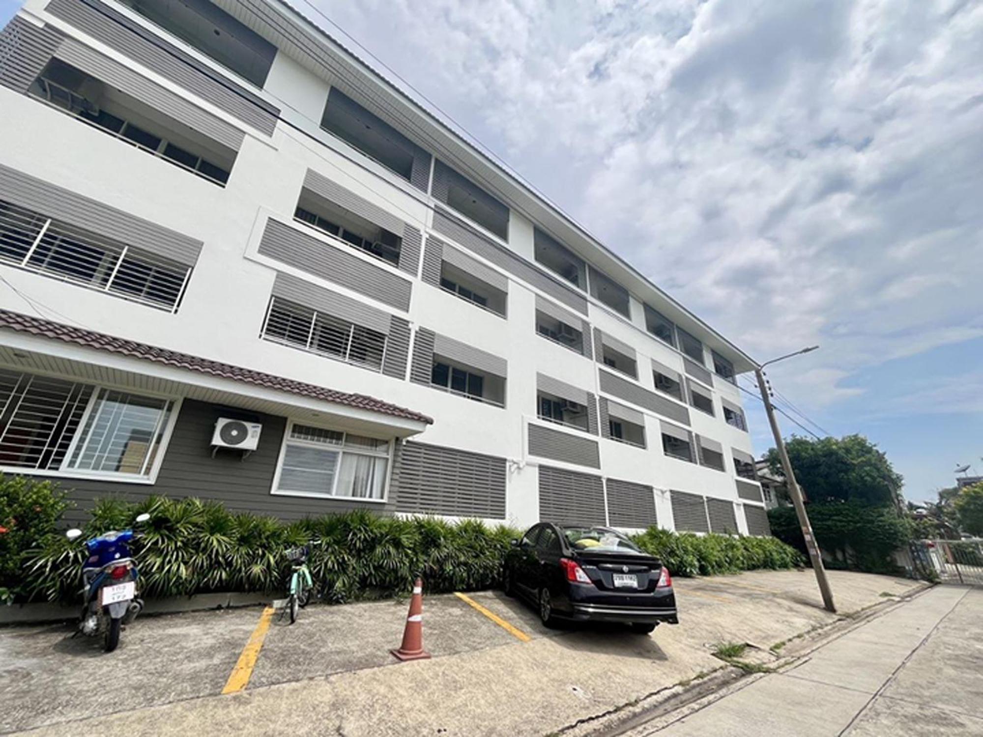 Ruan Plaisoi Apartment Бангкок Экстерьер фото
