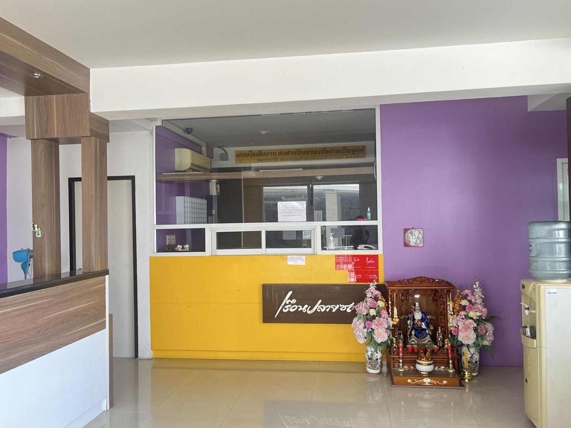 Ruan Plaisoi Apartment Бангкок Экстерьер фото